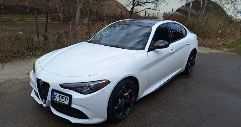 Alfa Romeo Giulia cena 147000 przebieg: 29400, rok produkcji 2019 z Kraków małe 172